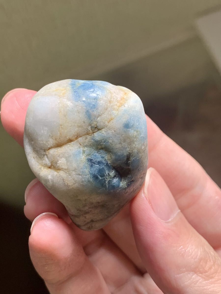 極上の茄子紺 糸魚川入りコン沢翡翠海石 ひすい鉱物原石水石根付国産鉱標本オパール水晶ロードクロサイト入りコン沢握り石ヒスイ化石隕石_画像2