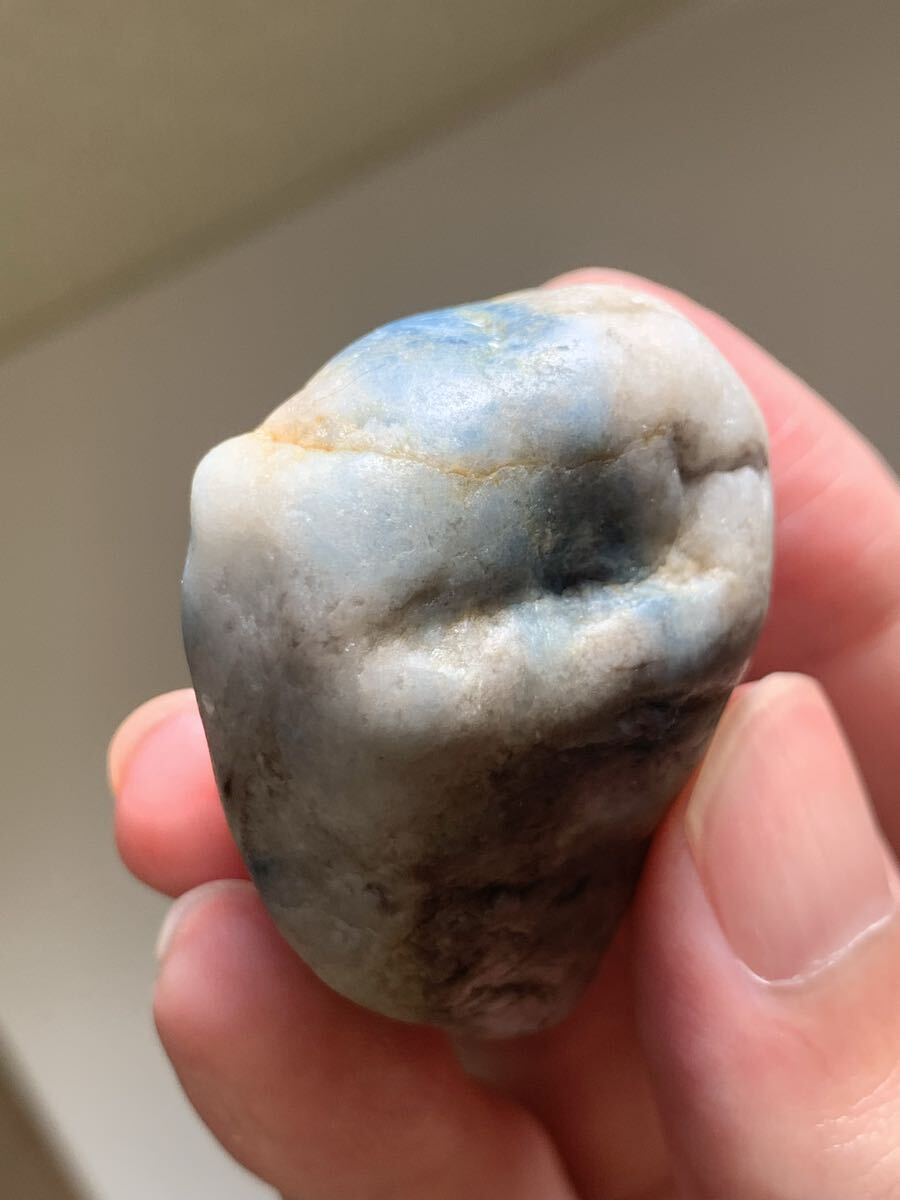 極上の茄子紺 糸魚川入りコン沢翡翠海石 ひすい鉱物原石水石根付国産鉱標本オパール水晶ロードクロサイト入りコン沢握り石ヒスイ化石隕石_画像5