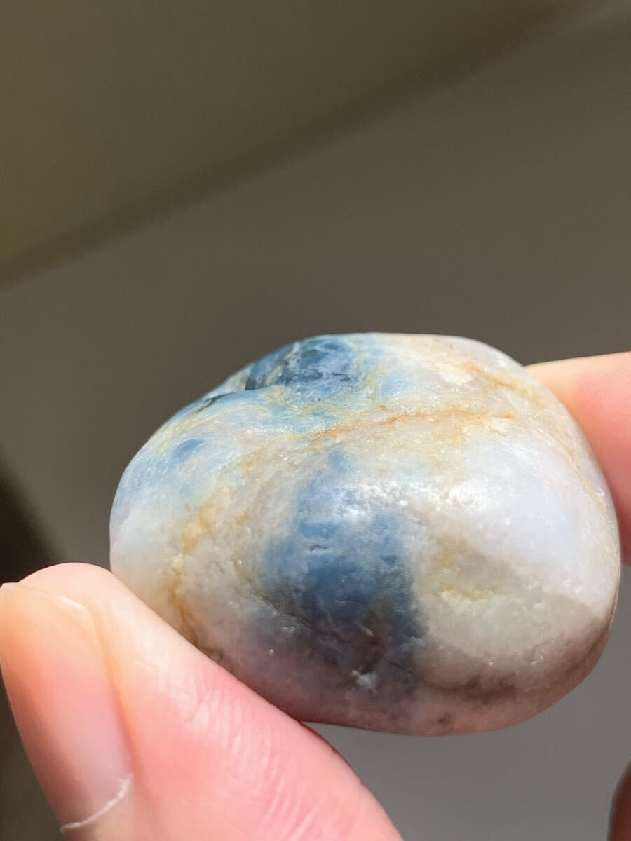 極上の茄子紺 糸魚川入りコン沢翡翠海石 ひすい鉱物原石水石根付国産鉱標本オパール水晶ロードクロサイト入りコン沢握り石ヒスイ化石隕石_画像6