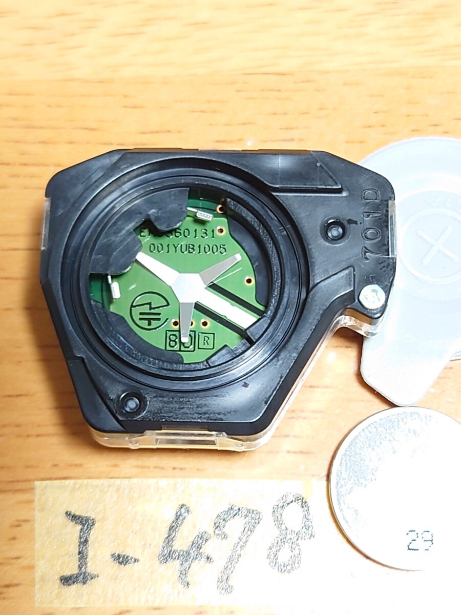 I-478 【美品】 ダイハツ 純正 キーレス ムーヴ/ミラ/ミライース/タント/ミラココア等 【基盤 001YUB1005】 2ボタン グレーボタン 追跡あり