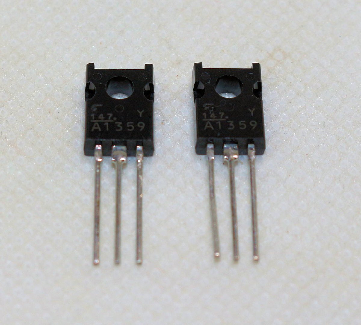 トランジスタ 2SA1359Y 40V 3A 2個セット