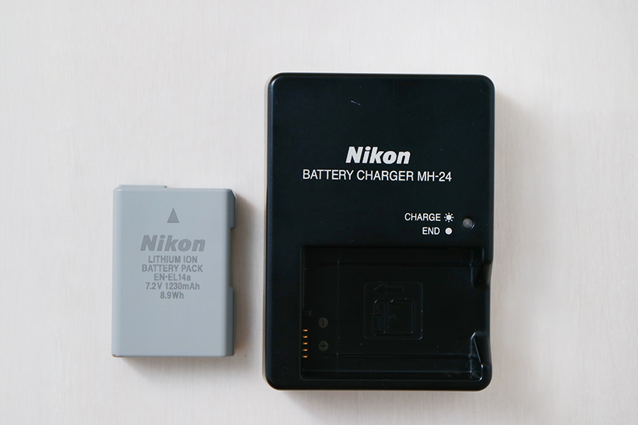 ＜ ニコン ＞ Nikon 純正バッテリーチャージャー MH-24 ＜ EN-EL14a 用充電器 ＞_画像1