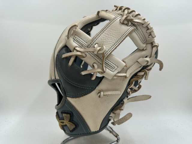 アンダーアーマー 軟式內野手用グローブ 刺繍あり 即戦力品
