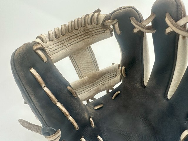 アンダーアーマー 軟式內野手用グローブ 刺繍あり 即戦力品