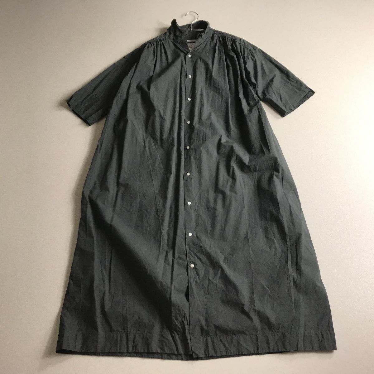 □ niko and... ニコアンド 橫幅ゆったり　體型カバー ワンピース　コットン