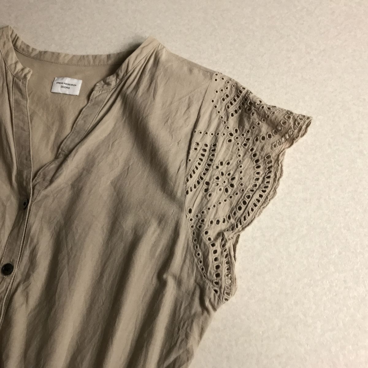 □ URBAN RESEARCH DOORS アーバンリサーチドアーズ スカラップレース　カットワーク　ワンピース