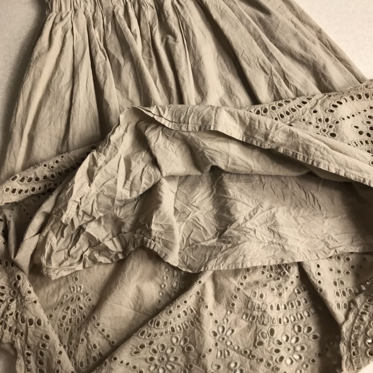 □ URBAN RESEARCH DOORS アーバンリサーチドアーズ スカラップレース　カットワーク　ワンピース