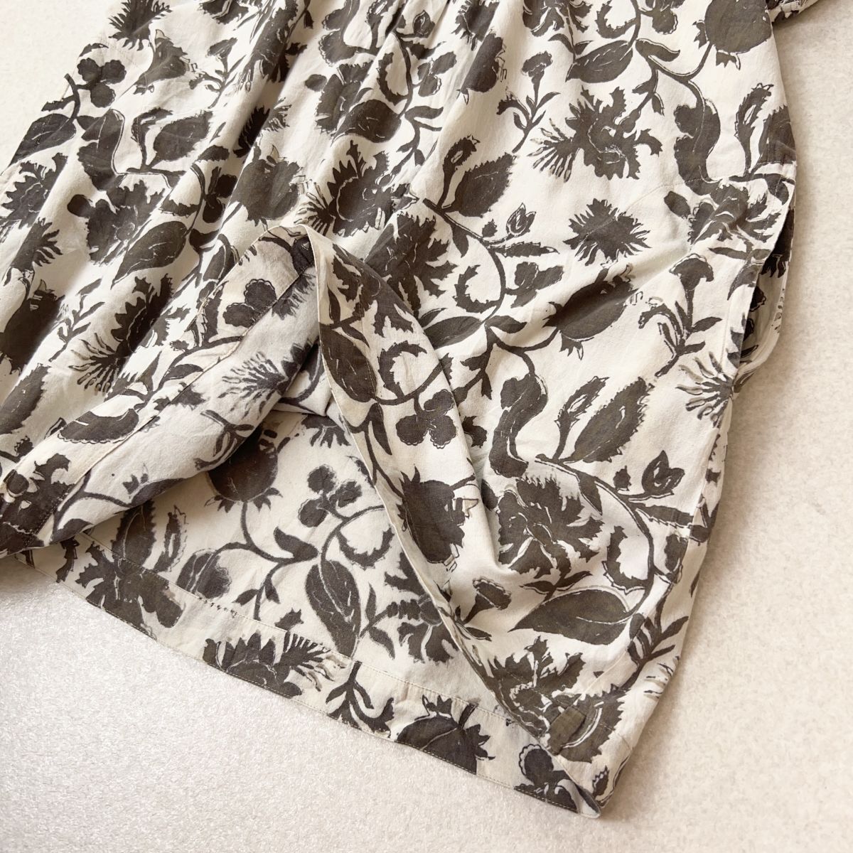 grape グレープ　橫浜元町 おしゃれデザイン　橫幅ゆったり　體型カバー　花柄　チュニック