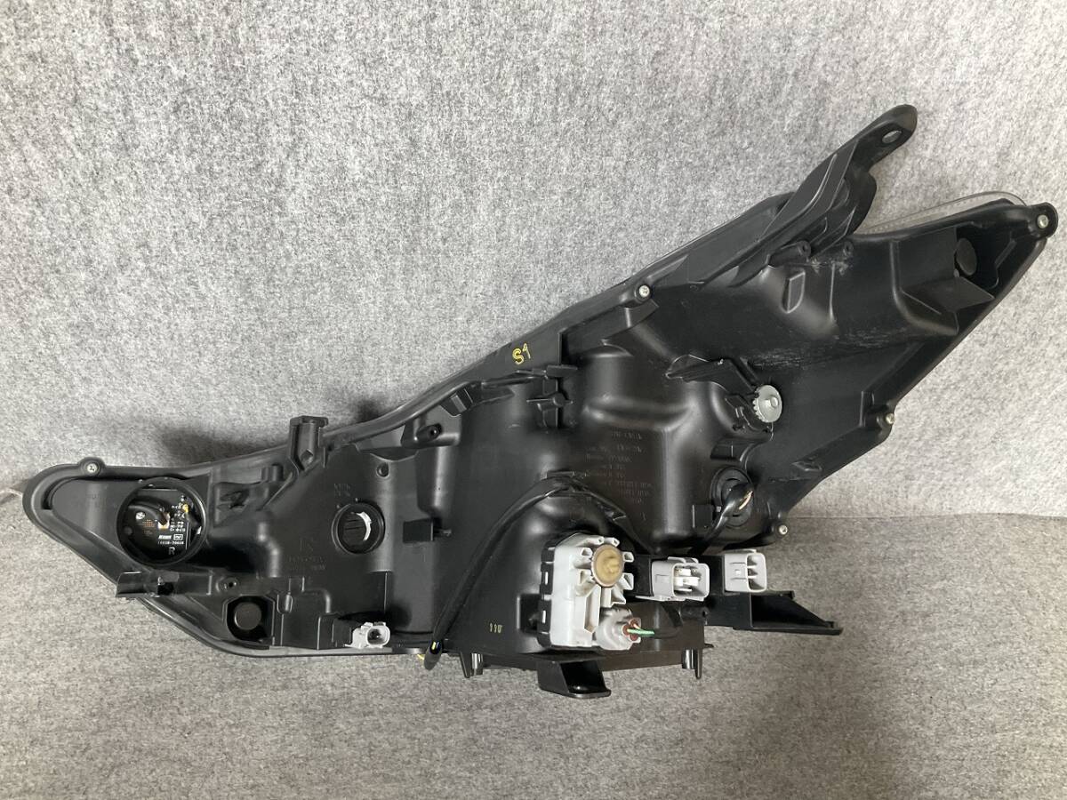 5415-W2 プリウスα ZVW40/ZVW41 ヘッドライト LED 後期 右 ジャンク ☆_画像8