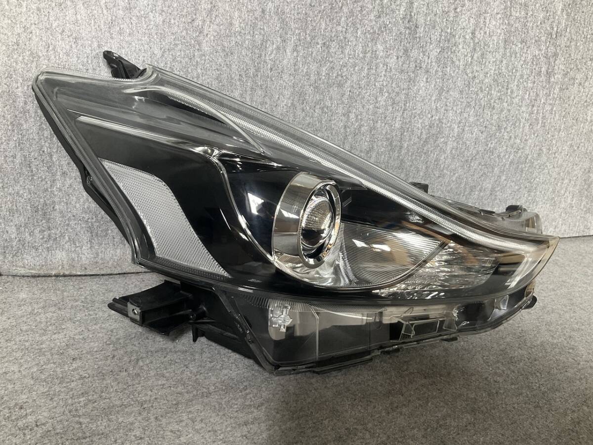 5415-W2 プリウスα ZVW40/ZVW41 ヘッドライト LED 後期 右 ジャンク ☆_画像2