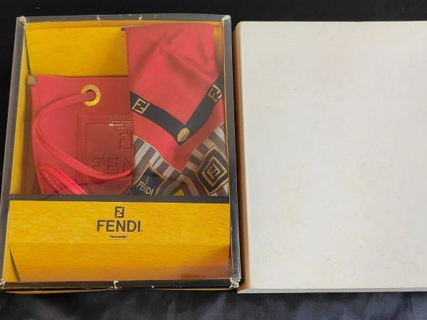 Fendi フェンディ ポーチセット ミニハンドバッグ＆スカーフ レッドロゴ ズッカ柄 ボックス付き_画像6