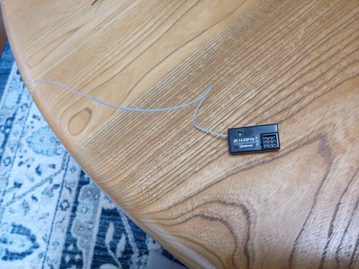 ヨコモ製2.4GHzレシーバー小型タイプ美品_画像1