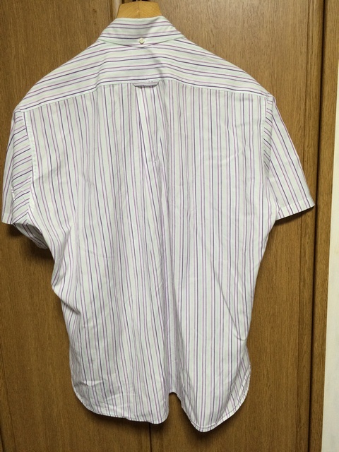 美品 J.PRESS ジェイプレス 半袖ボタンダウンシャツ サイズＬL 白色ベースに紫色濃淡と黄緑色の細線ストライプ柄 オンワード樫山 963_画像3