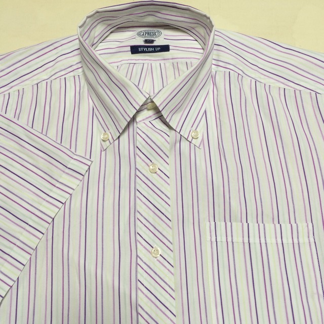 美品 J.PRESS ジェイプレス 半袖ボタンダウンシャツ サイズＬL 白色ベースに紫色濃淡と黄緑色の細線ストライプ柄 オンワード樫山 963_画像1