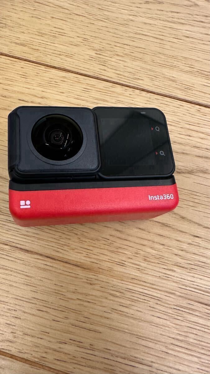 Insta360 ONE RS Twin Edition に追加で予備バッテリーと別売り充電器付