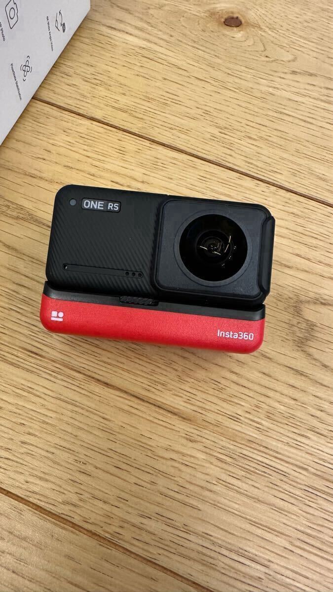 Insta360 ONE RS Twin Edition に追加で予備バッテリーと別売り充電器付