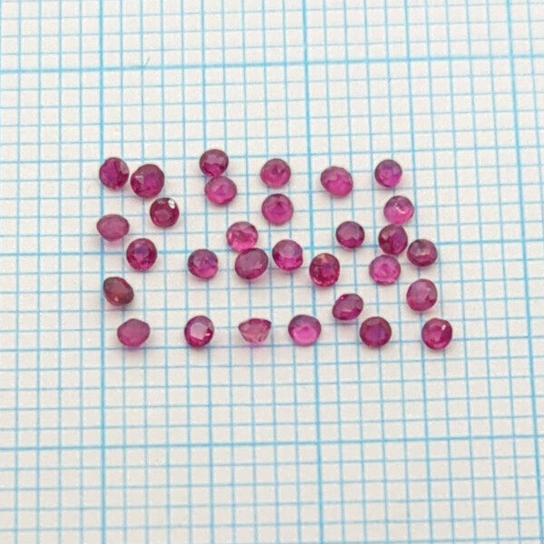 天然石 ルビー ラウンドカット 約1.5mm 30個 計0.58ct 即決特価2000円 ルース アクセサリー素材