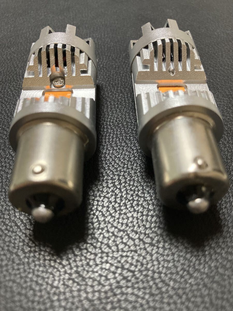 点灯比較に使用　①（縦・横の、差し金のピンの向きに注意！） 12V S25 シングル　LED 冷却ファン付　アンバー　昼でも明るく安全_画像3