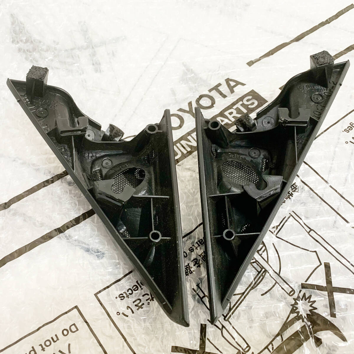 【秋のバーゲン期間だけ値下げ 11/8まで】ランクル100 TOYOTA純正 ツィーターカバー 左右セット ランドクルーザー100_画像4