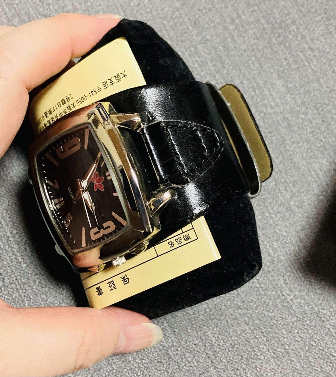 新品・未使用 KHUSH KHUSH アナログ腕時計 ブラック アジアン アンティーク 極太ベルト_画像4