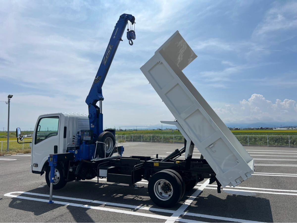 クレーン付きダンプ 3段クレーン ラジコン付 2.6t吊 積載量2300kg 車検1年付 イスズ エルフ 深ダンプ 土砂禁
