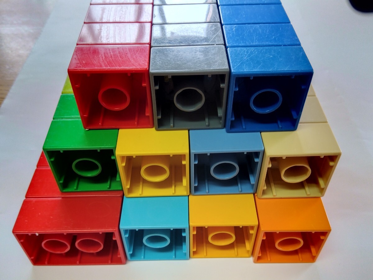 レゴデュプロ 　基本ブロック　　2×2-99個+麦わら4個、2×3-12個　色いろいろ　計115個セット_画像6