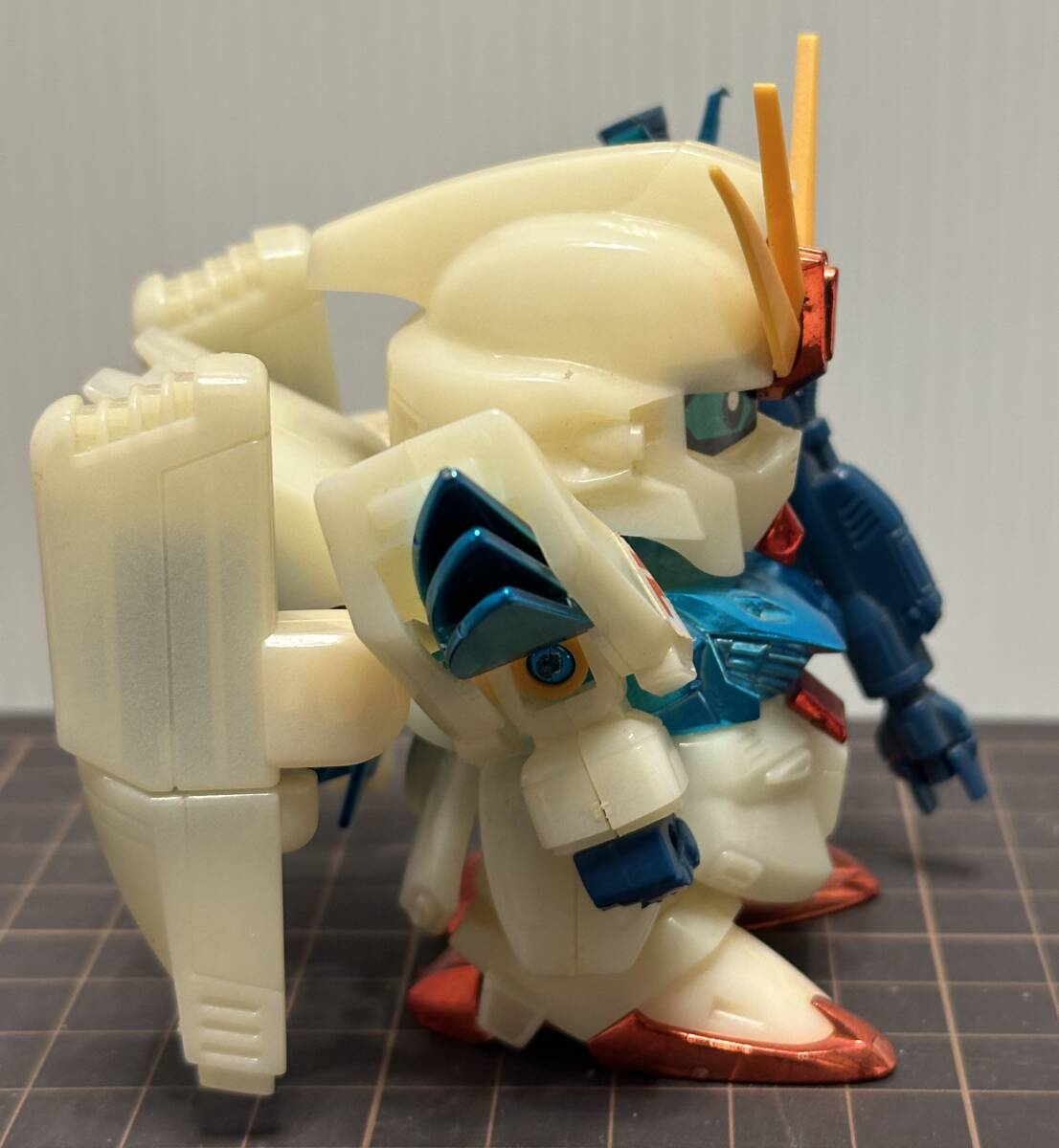 元祖SDガンダム　『ガンダムF91』　限定版(蛍光・メッキver)　バンダイ　【組立し・現状品・パーツ欠品】_画像4