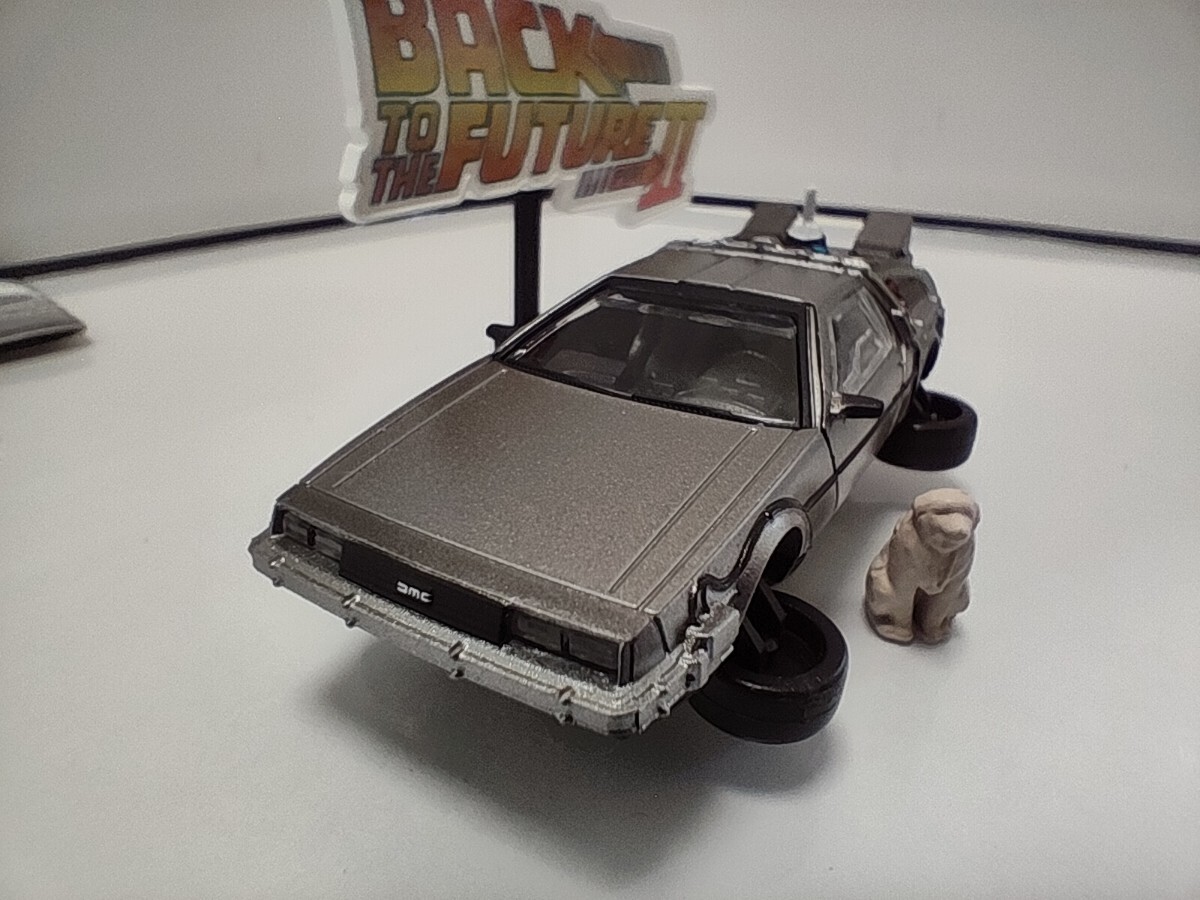 バック・トゥ・ザ・フューチャー2デロリアンガチャポン新バージョン ミニカー　1/64_画像3