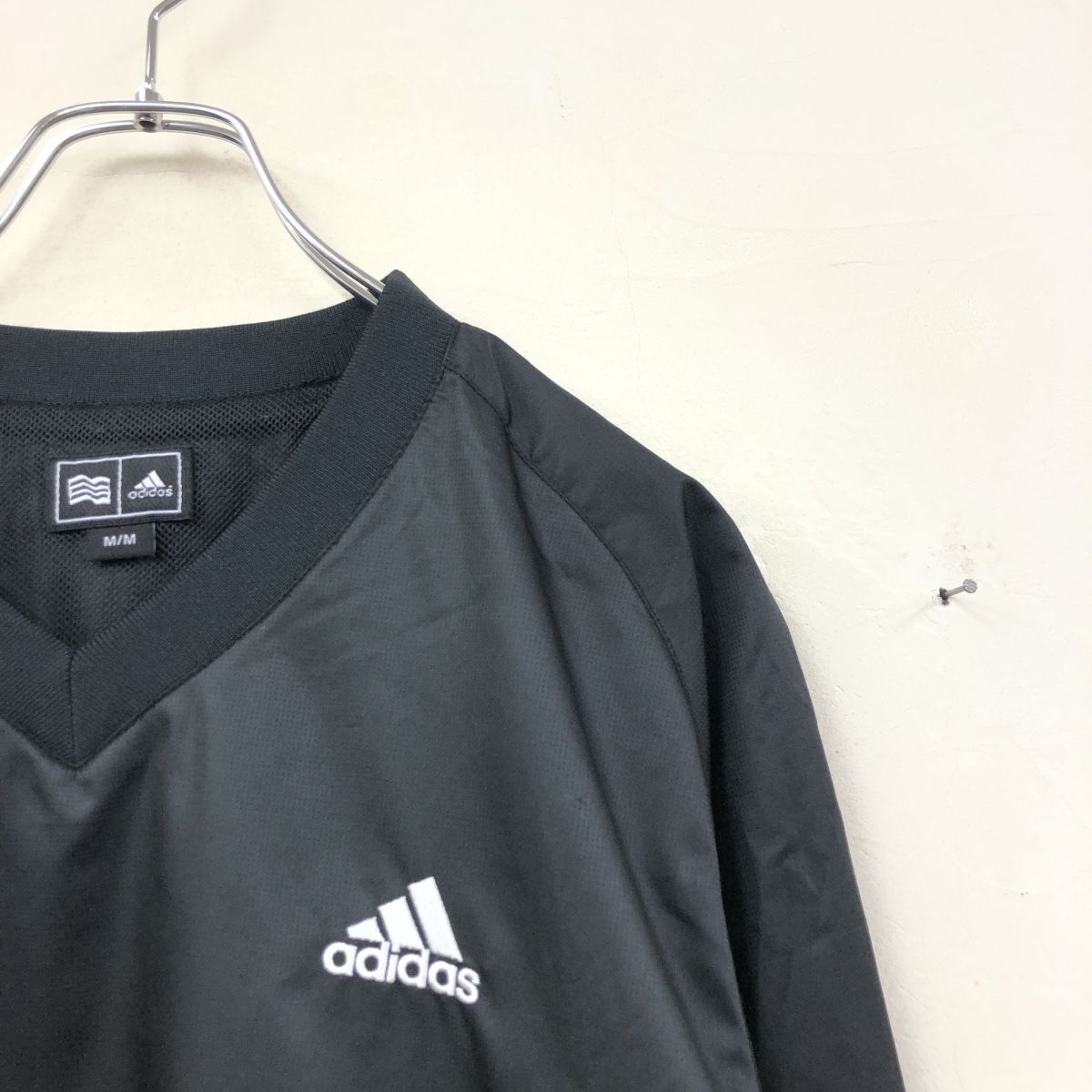 2K1984-Q-N◆良品◆adidas アディダス プルオーバージャケット ウィンドブレーカー ロゴ刺繍◆size M 黒 ブラック ポリエステル100_画像3