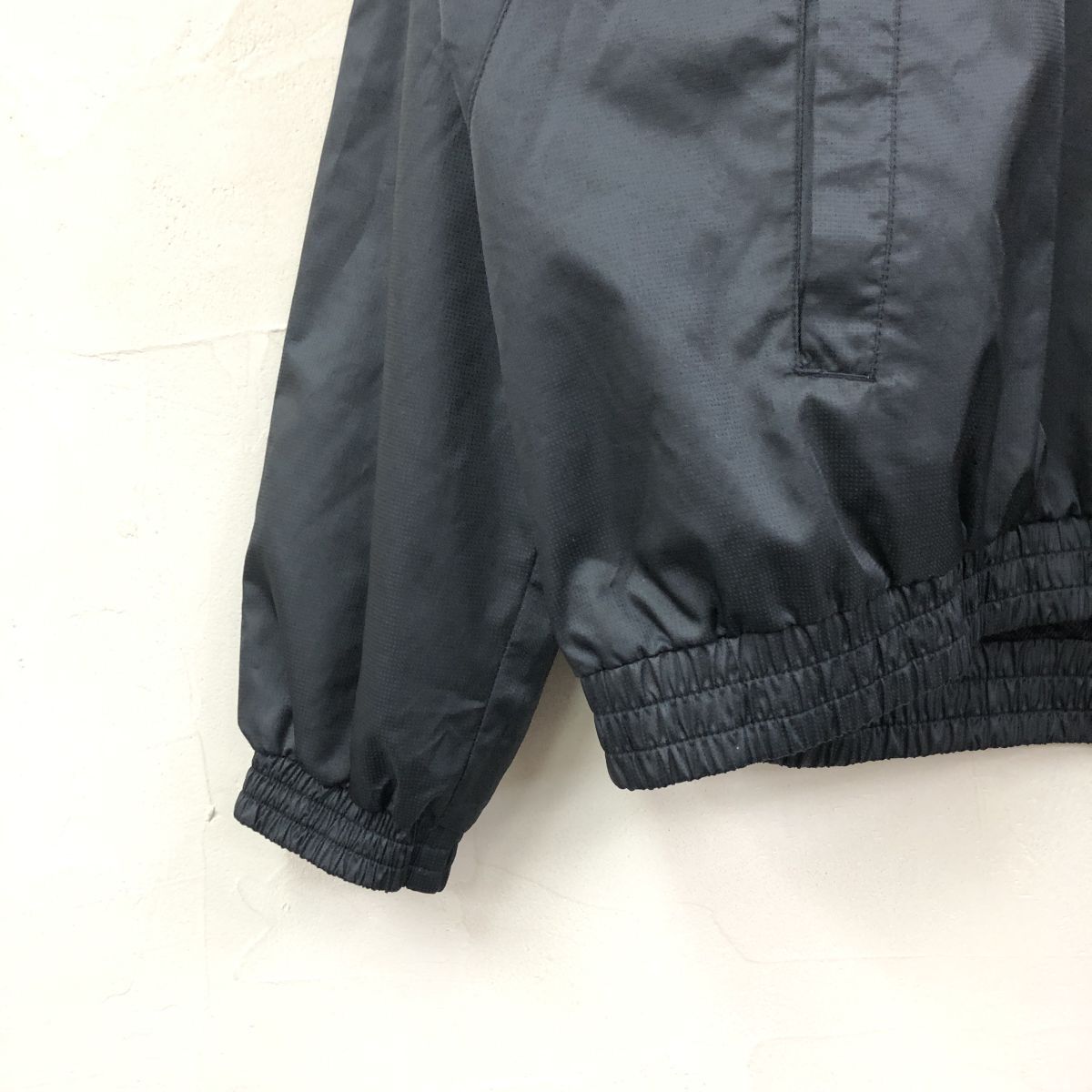 2K1984-Q-N◆良品◆adidas アディダス プルオーバージャケット ウィンドブレーカー ロゴ刺繍◆size M 黒 ブラック ポリエステル100_画像4