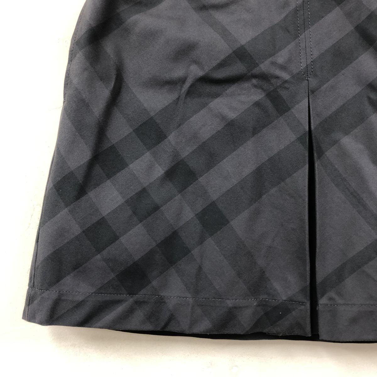2K3123-Y-N◆BURBERRY GOLF バーバリーゴルフ フロントタック臺形ミニスカート チェック柄 バッグジップ Dカン スポーツ◆size13 グレー 綿