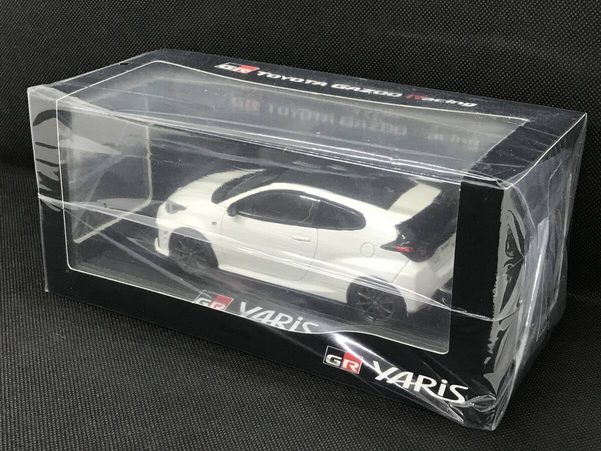 ★2024年発売 新型 トヨタ GRヤリス GR YARIS 1/30 ミニカー カラーサンプル 089 プラチナホワイトパールマイカ_画像3