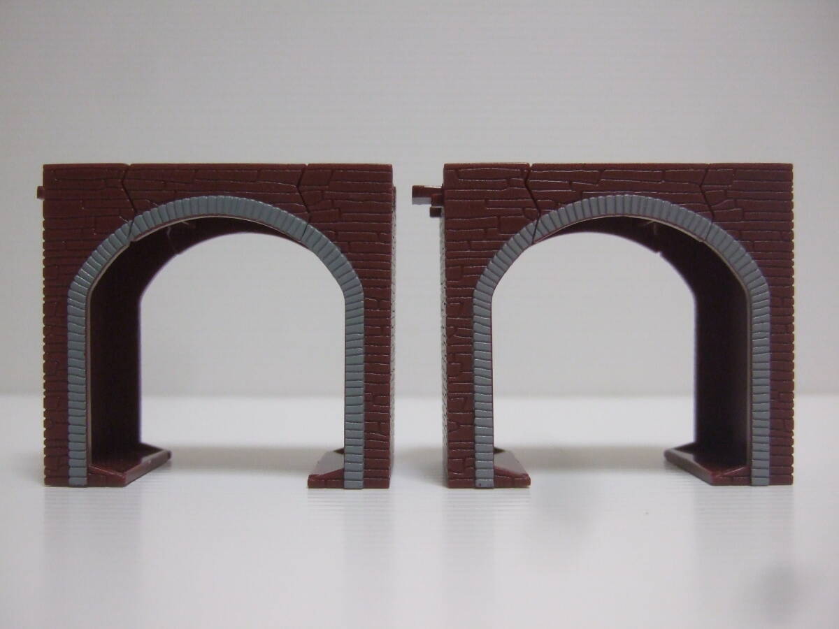 中古【アーチ橋(赤茶色)２本 (灰色)２本】ぐるっと南国！列車の旅編＆きらめく夜空と列車編『カプセルプラレール』_画像3