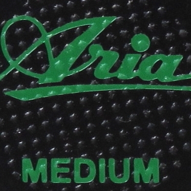 新品 ギターピック3枚セット ラバーグリップ トライアングルシェイプ 黒 MEDIUM/0.75mm セルロース Aria_画像2