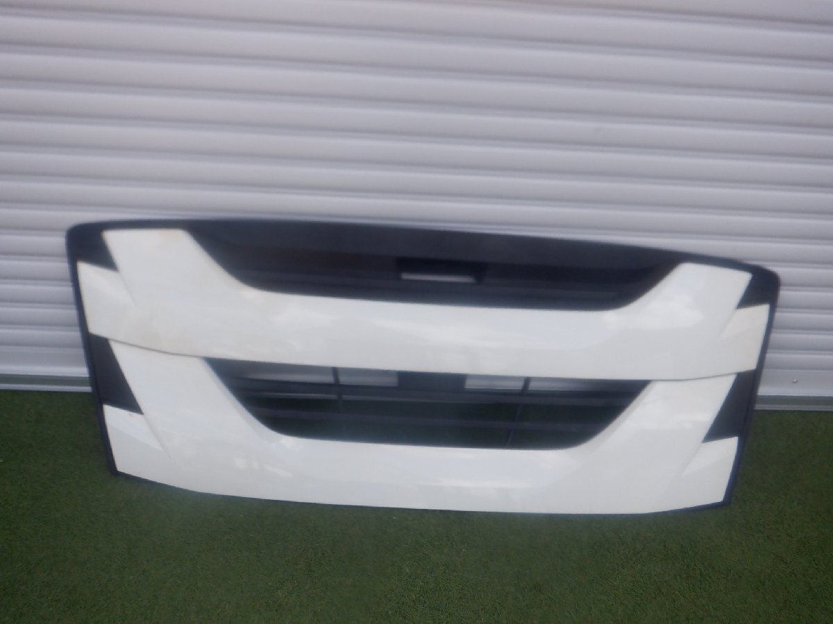 Isuzu оригинальный новая модель GIGA Giga передняя решетка радиатор решётка белый m-25-9-446 Isuzu оригинальный новая модель GIGA Giga передняя решетка радиатор решётка белый m-25-9-446