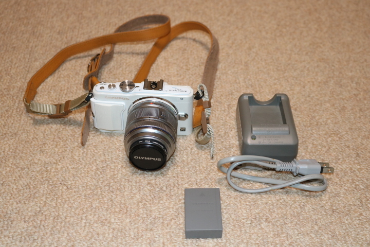 オリンパス ミラーレスデジタルカメラ E-PL6 白 レンズ 14-42 3.5-5.6 Ⅱ R MSC 充電器 BCS-5 バッテリーBLS-5 中古品 動作品?