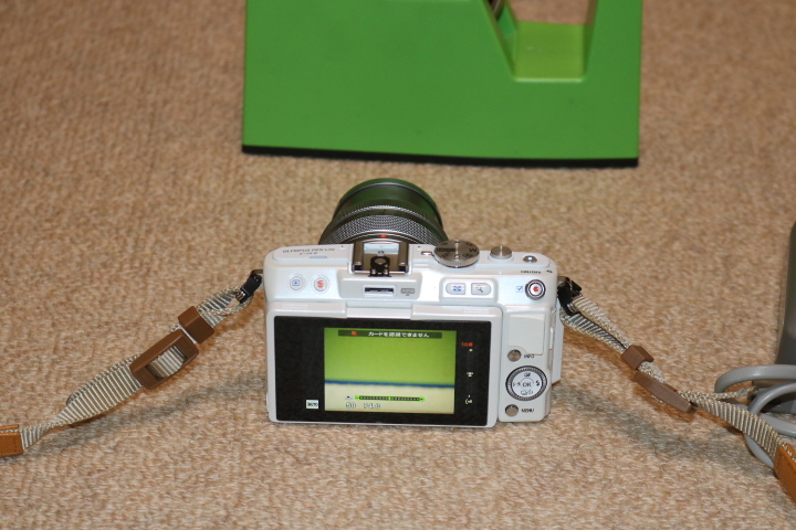 オリンパス ミラーレスデジタルカメラ E-PL6 白 レンズ 14-42 3.5-5.6 Ⅱ R MSC 充電器 BCS-5 バッテリーBLS-5 中古品 動作品?