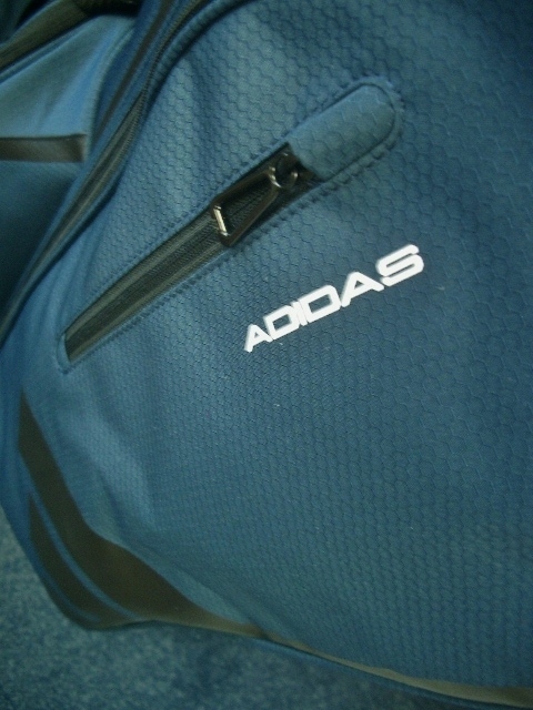 未使用 アディダス adidas 取っ手付 スポーティ・モデル メッシュ柄 合繊素材 紺黒白 スタンドバッグの画像5