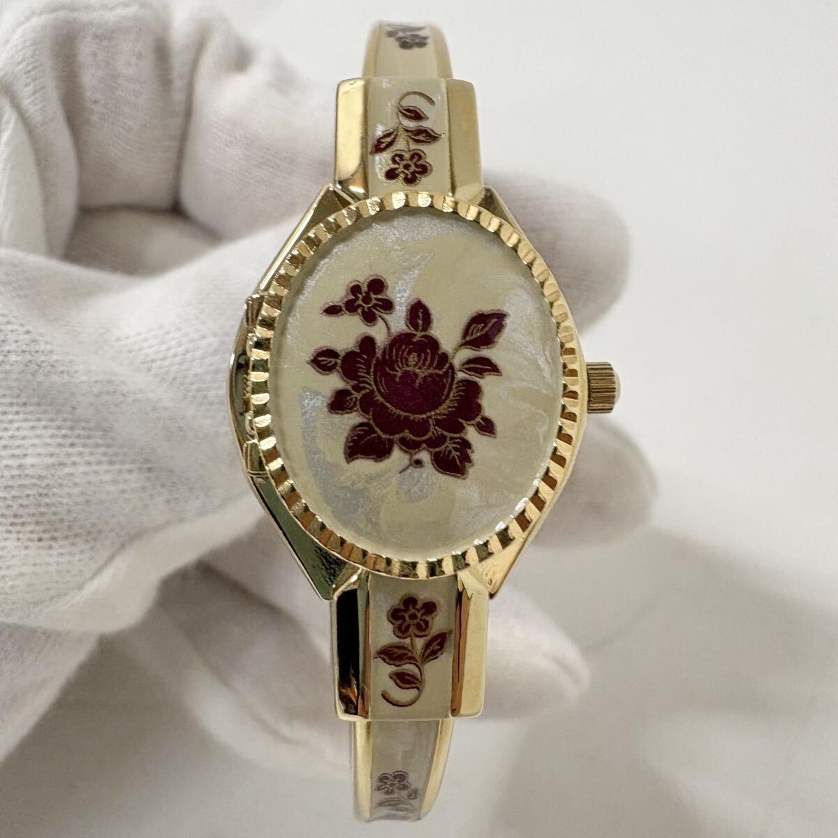 Andre Mouche アンドレムッシュ バングルウォッチ 花柄 フラワー 白文字盤 ゴールド QUARTZ クォーツ 腕時計 レディース 不動品