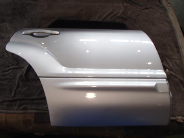 【青森発】中古 フォレスター TA-SG5 右RドアASSY 60409SA0009P ※状態 車体情報等 説明欄要確認【個人宛は支店止め配送】_画像1