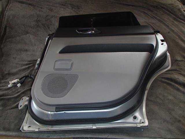 【青森発】中古 フォレスター TA-SG5 右RドアASSY 60409SA0009P ※状態 車体情報等 説明欄要確認【個人宛は支店止め配送】_画像2