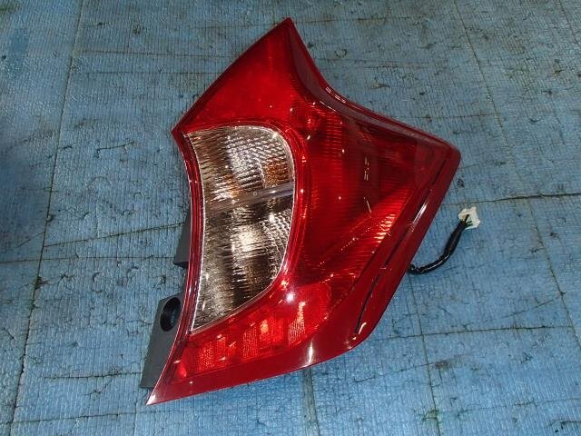【青森発】中古 ノート DBA-NE12 右テールランプ 26550-3VA5B ※状態 車体情報等 説明欄要確認_画像1