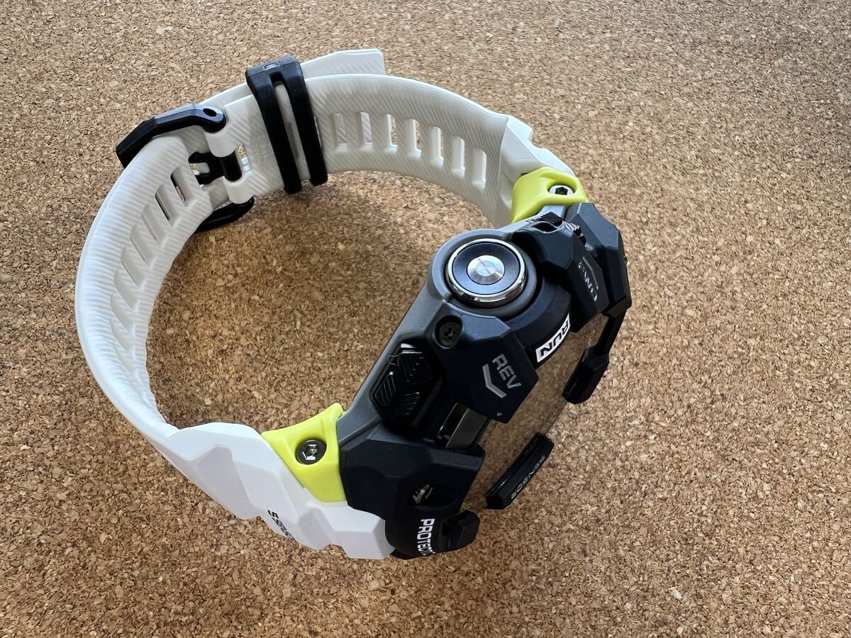 ●未使用●生産終了/レア品 CASIO(カシオ ウォッチ)G-SHOCK 時計 mercismith2watch G-SQUAD GBD-H1000-1A7JR ジースクアード ホワイト_画像2