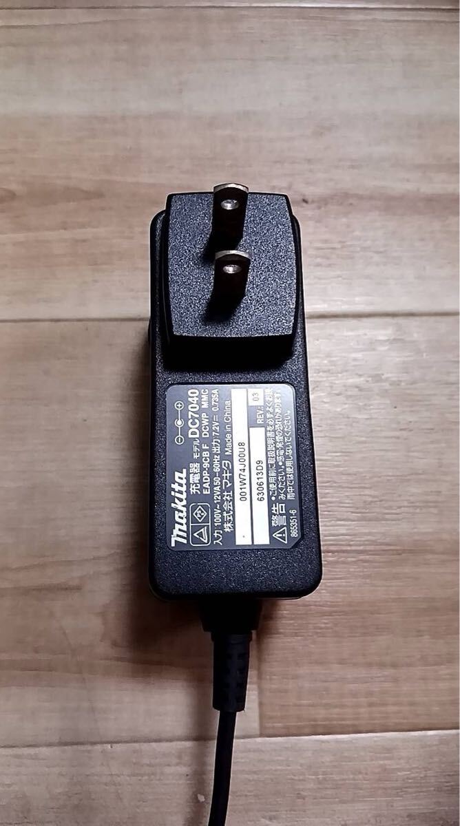 送料無料 Makita マキタ クリーナー用 ACアダプター DC7040 _画像1