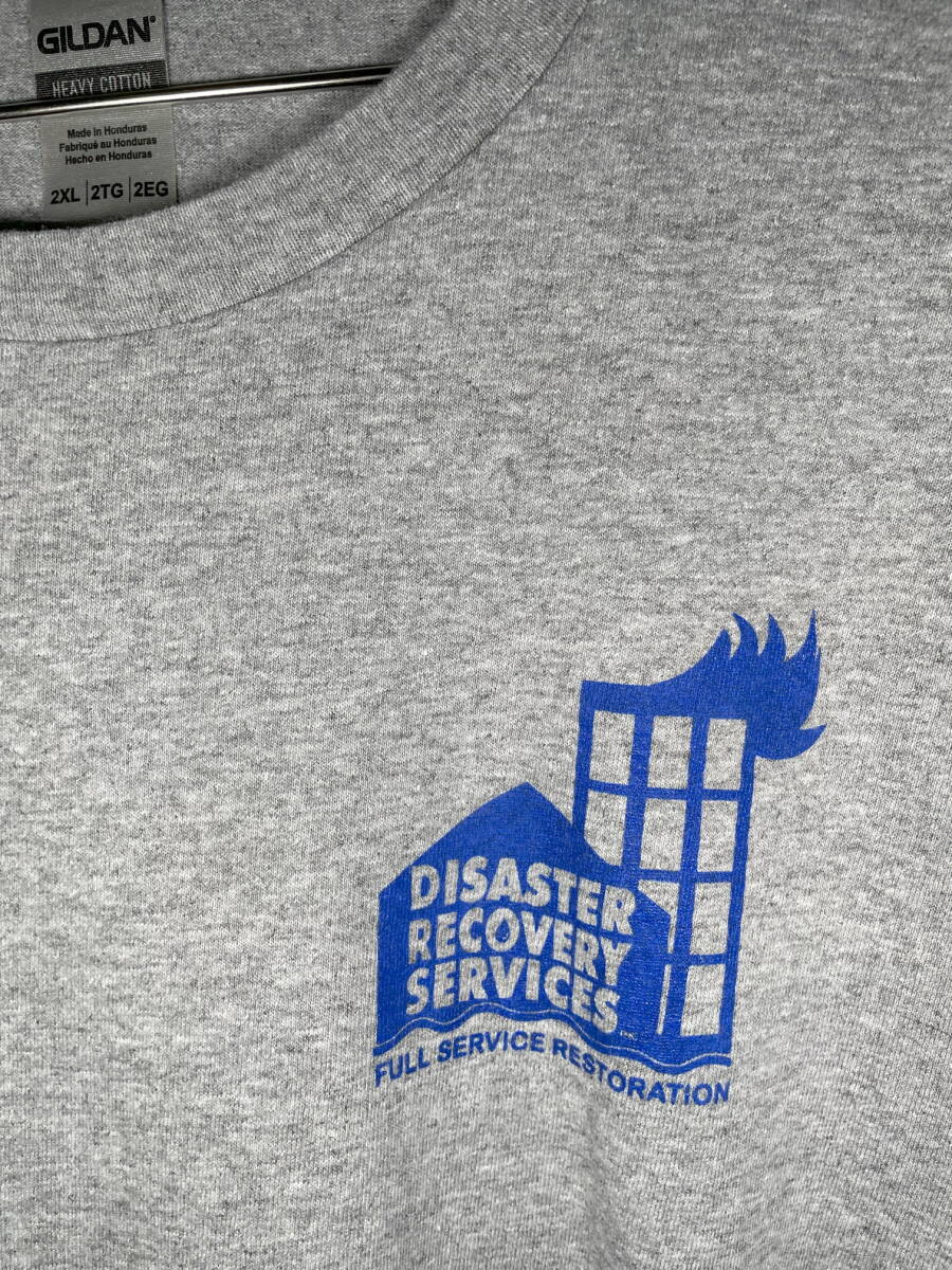 44-50【即決】★送料無料★2XLサイズ★US古着Tシャツ★グレー★DISASTER RECOVERY SERVICES★GILDAN 綿90% ポリエステル10%★_画像3