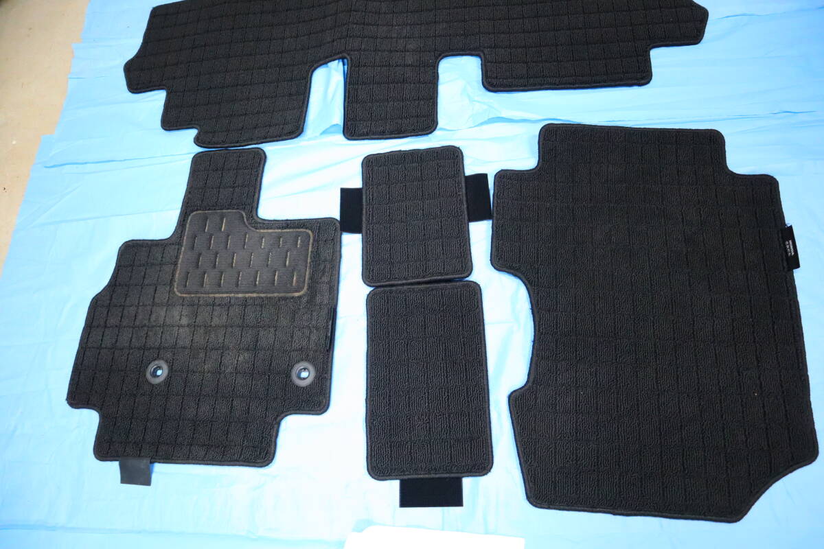 5人 ホンダ フリード　フリード+ フロアカーペット フロアマット 純正 GB5　GB6_画像2