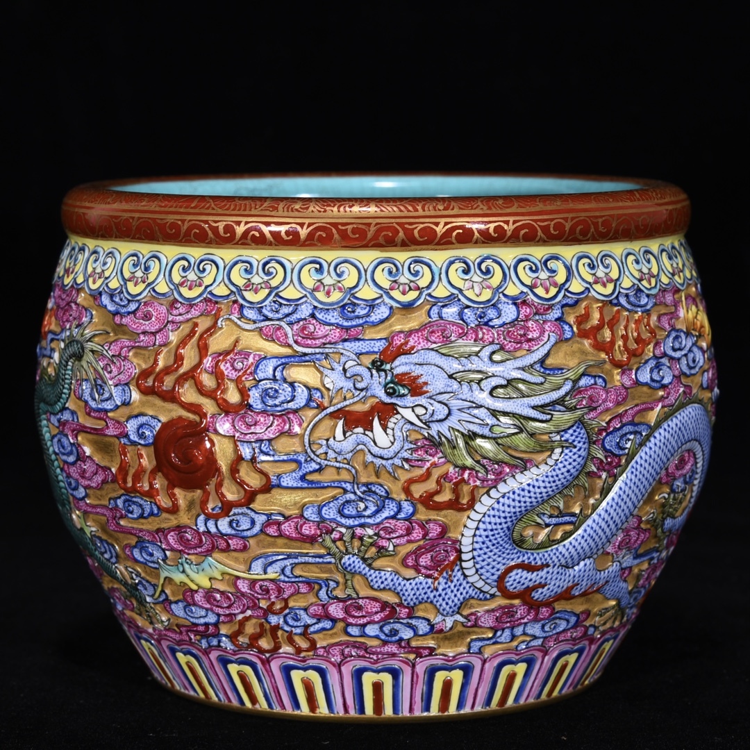 TM9#8365【3.1】中国骨董 人間国宝 磁器【清の乾隆金地琺瑯彩浮彫竜紋壺です】工芸品 施釉陶 青花磁 陶芸 精美彫 置物 收藏品