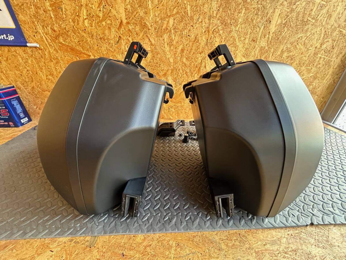 美品！ヤマハ純正　21'～ TRACERトレーサー9 GT RN70J/RN99J サイドケース左右セット _画像2