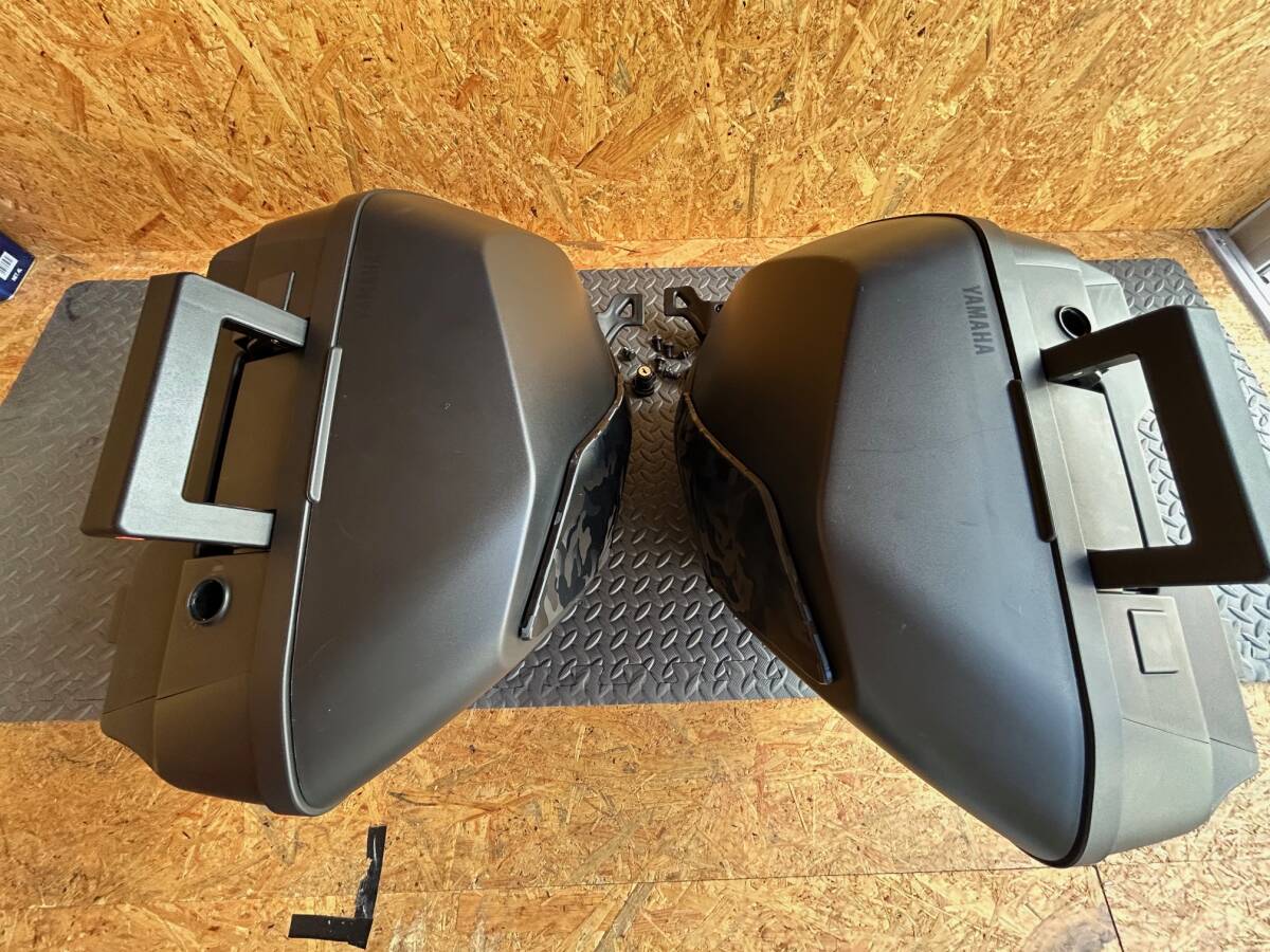 美品！ヤマハ純正　21'～ TRACERトレーサー9 GT RN70J/RN99J サイドケース左右セット _画像4