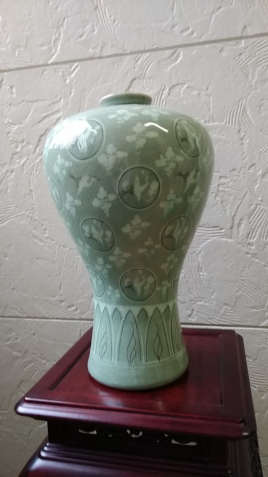 ☆r☆【美術(shù)工蕓?インテリア】韓國青磁 高麗青磁 云鶴文 財光作 花器 花瓶 花生け/中國 朝鮮美術(shù) 飾置物 煎茶 茶道具☆